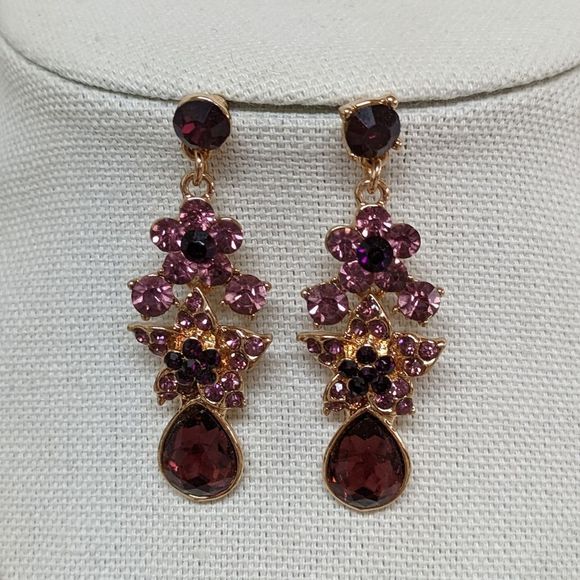 Crystal Pendant Necklace   - Picture 4 of 6